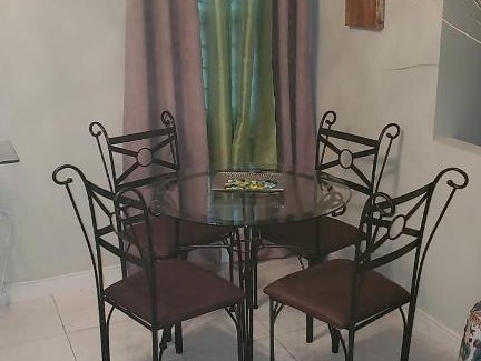 Spanish Town Apartamento | Jacaranda vacation home