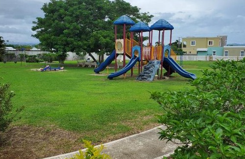 Spanish Town Apartamento | Jacaranda vacation home