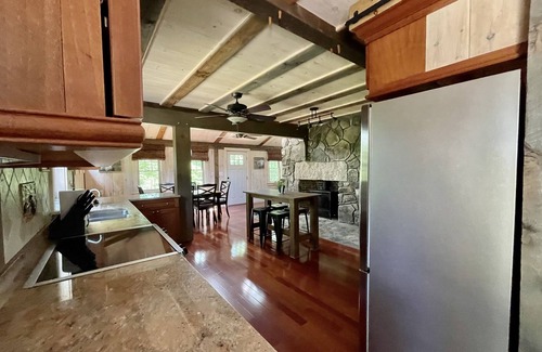 Alton Bay Casa | JACKS GETAWAY: UNIQUE POST & BEAM BARN IN ALTON BAY BY MT MAJOR ⛰& GUNSTOCK⛷