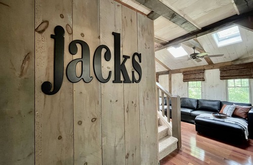 Alton Bay Casa | JACKS GETAWAY: UNIQUE POST & BEAM BARN IN ALTON BAY BY MT MAJOR ⛰& GUNSTOCK⛷