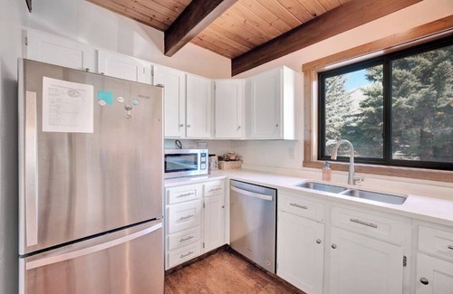 Jackson Casa | Jackson Hole end unit townhome near historic town square and ski resorts