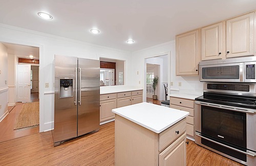 Covington Casa | Jackson River Estate Riverfront with Pool, Billiards, Games.