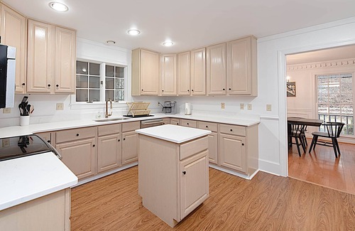 Covington Casa | Jackson River Estate Riverfront with Pool, Billiards, Games.
