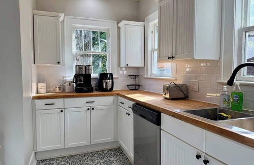 Riverside Casa | Jacksonville 2-BR Bungalow | Sauna & Dog-Friendly