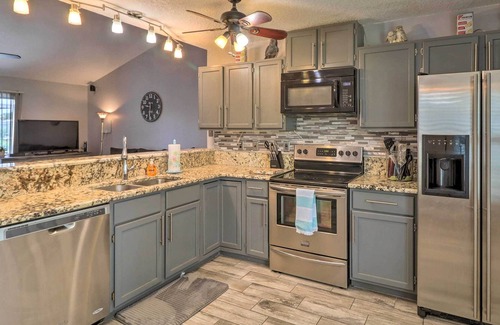 Golden Glades - The Woods Casa | Jacksonville Home, Near Beach & Mayo Clinic!