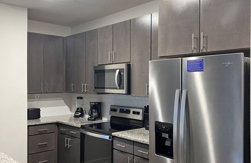 Deerwood Apartamento | Jacksonville Jewel: Luxe Getaway W/ 2 King Beds