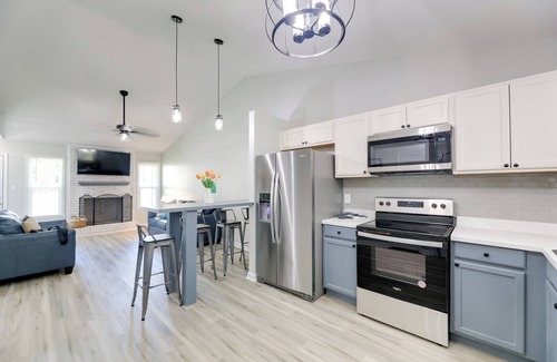 Jacksonville Casa | Jacksonville Retreat w/ Yard ~ 16 Mi to Beach