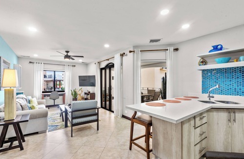 Barrio Los Faroles Condominio | Jaco Beachfront Elegance at Tres Regalos Pristine Views in Lovely Jacó Beach