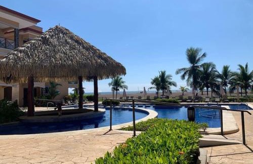 Barrio Los Villalobos Apartamento | Jaco Beachfront Oasis Newly renovated dream condo