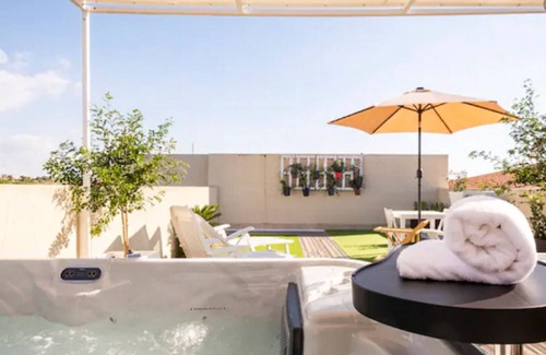 Casuzze Apartamento | {Jacuzzi} 3 min from the beach between Marina di Ragusa and Punta Secca