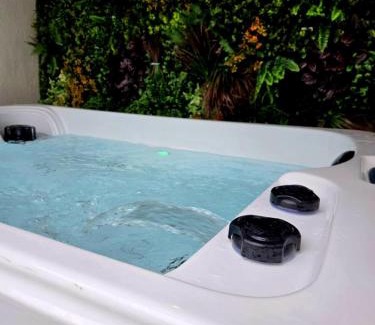 Port-Saint-Louis-du-Rhone Apartamento | Jacuzzi & Jardin privé - Suite Tropicale