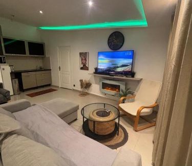 Villemomble Apartamento | Jacuzzi House - 1-Bed & Parking - Villemomble, Paris