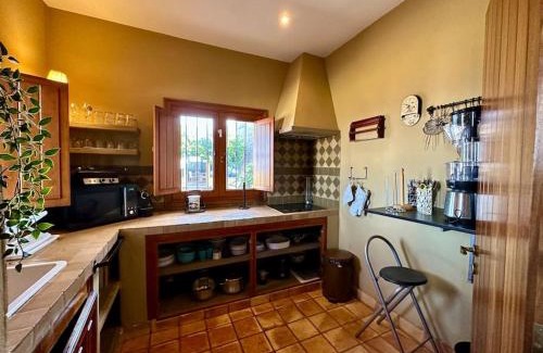 La Mancha Casa | Jacuzzi Oasis: Space & Comfort