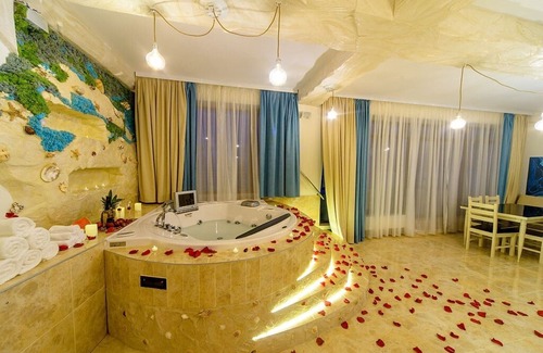Odessa City Center Apartamento | Jacuzzi Penthouse seaview by Deribasovskaya