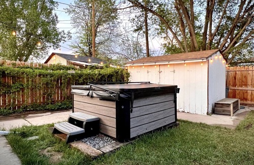 Applewood Villages Casa | Jacuzzi Ranch in West Denver. Quiet Neighborhood. Red Rocks, Golden, Denver.