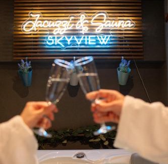 Cluj County Apartamento | Jacuzzi & Sauna Skyview
