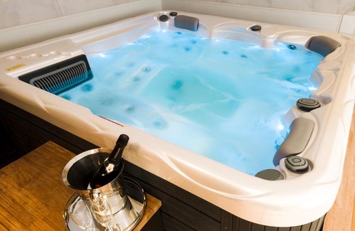 Warszawskie Apartamento | Jacuzzi SPA Prestige