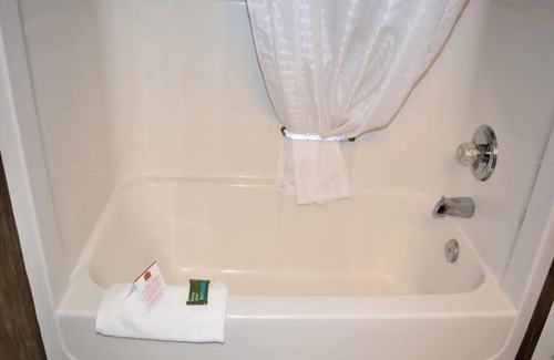 East Kootenay Complejo | Jacuzzi Suite -1 King Bed