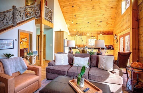 Seven Devils Cabina | Jacuzzi / Views of Grandfather Mountain / Secluded