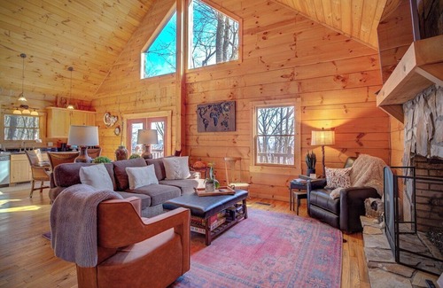 Seven Devils Cabina | Jacuzzi / Views of Grandfather Mountain / Secluded