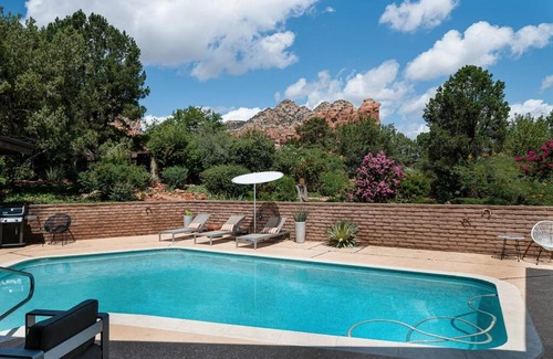 West Sedona Casa | Jacuzzi, Walk to Trails, Stunning Views, Mid-Century Modern,Pool