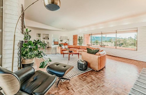 West Sedona Casa | Jacuzzi, Walk to Trails, Stunning Views, Mid-Century Modern,Pool