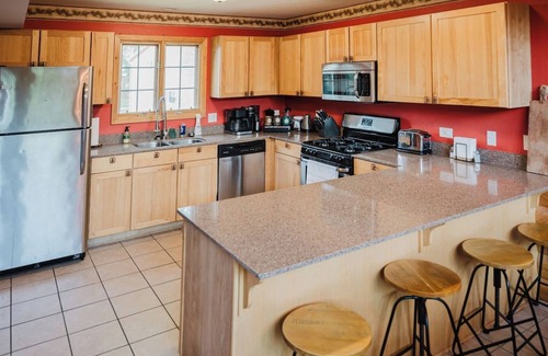 Oglesby Cabina | Jacuzzis & Family Kitchen & Entertainment Area