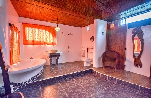 Manoc-Manoc Casa | Jade's Casa de Arte