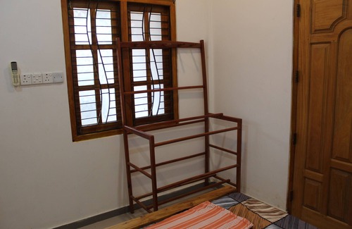 Jaffna Cabina | Jaffna Travel & Guest Inn: 2 AC Bedroom first floor AC house with free parking