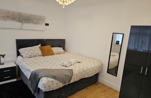 Staple Hill Apartamento | jAH LODGE BRSITOL BIG HOUSE STAY FREE PARKING 20 PERCENT OFF WEEKLY MONTHLY STAY BUSINESS CONTRACTOR STUDENTS RELOCATIONS 5BED