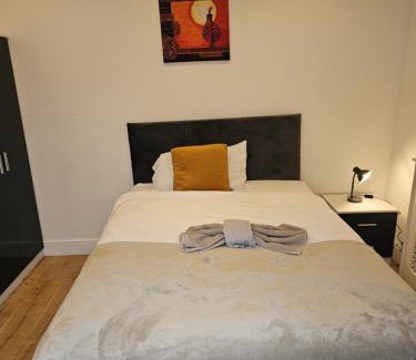 Staple Hill Apartamento | jAH LODGE BRSITOL BIG HOUSE STAY FREE PARKING 20 PERCENT OFF WEEKLY MONTHLY STAY BUSINESS CONTRACTOR STUDENTS RELOCATIONS 5BED