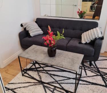 Staple Hill Apartamento | jAH LODGE BRSITOL BIG HOUSE STAY FREE PARKING 20 PERCENT OFF WEEKLY MONTHLY STAY BUSINESS CONTRACTOR STUDENTS RELOCATIONS 5BED