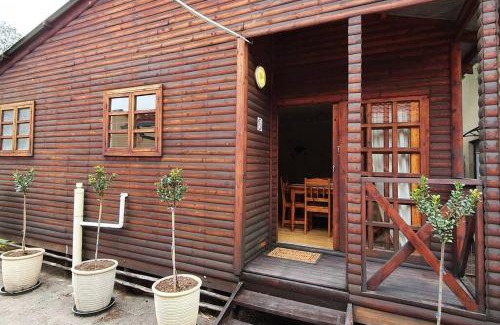 Secunda Apartamento | Jakaranda Cabin - Self Catering Apartment