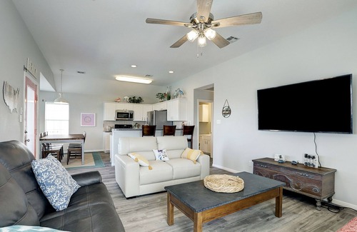 Jamaica Beach Casa | Jamaica Beach Waterfront Home! w/ Paddleboards, Kayak, Pedal Boat, Fishing Gears