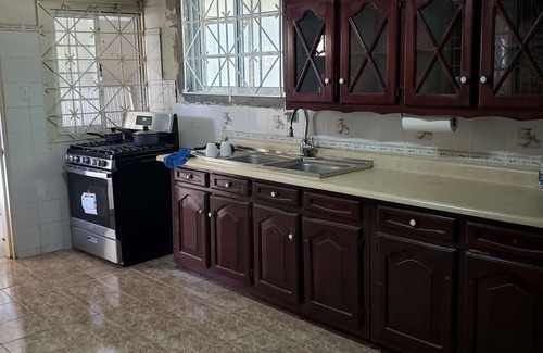 Santa Cruz Casa | Jamaica Santa Cruz Guest House, 5 minutes away from the town of Santa Cruz