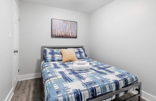 Central Hamilton Apartamento | James St Apartment with Queen sized bed