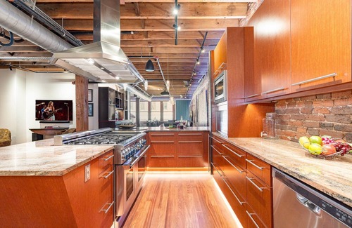 Downtown Nashville Cabaña | Jamloft - Printers Alley - Walk to Broadway