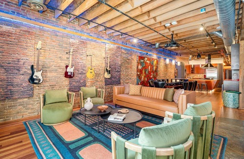 Downtown Nashville Cabaña | Jamloft - Printers Alley - Walk to Broadway