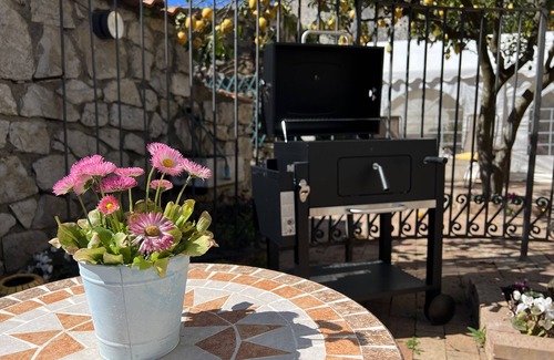 Termini Apartamento | Jamm Suite - Patio with BBQ & hot tub