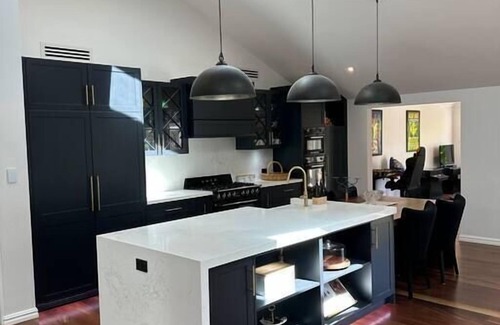 Oakdale Otro | JAMS Lodge - Farm, Pool, Spa, Cinema, Bush and Fun