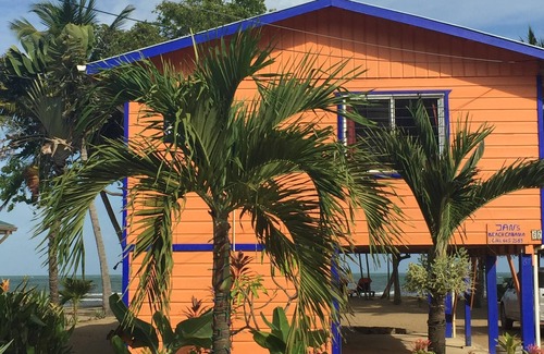 Río Sittee Casa | Jan's Beach Cabana / Hopkins- Frente a la playa privada con espacioso interior