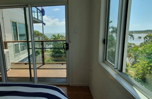 Barney Point Apartamento | Se aceptan mascotas, totalmente amueblado, con vistas al puerto y brisa marina.
