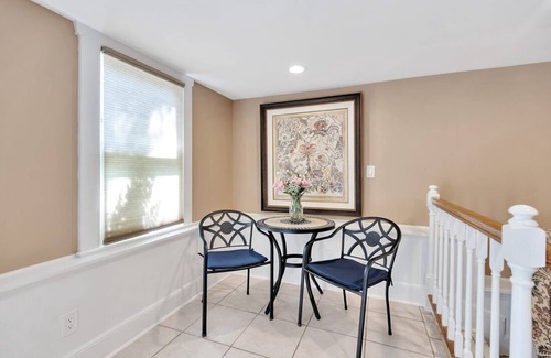 Historic Old Northeast Apartamento | Jannus Suite at ONE Inn: King Bed, Kitchenette, Near Downtown & Vinoy Park