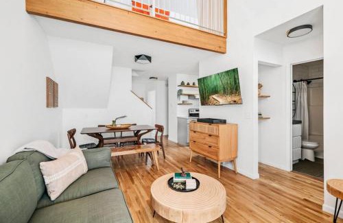 Traverse City Casa | Japandi, 3BD Townhome Near Downtown, Beach and Wineries