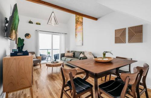 Traverse City Casa | Japandi, 3BD Townhome Near Downtown, Beach and Wineries