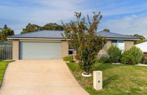 Bletchington Casa | Japonica Dream - Modern Family Home Free Wifi