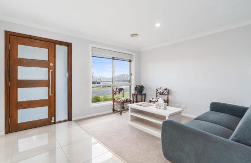Bletchington Casa | Japonica Dream - Modern Family Home Free Wifi