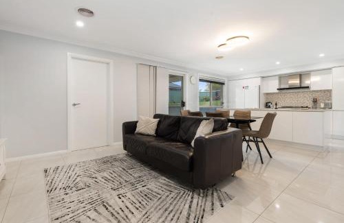 Bletchington Casa | Japonica Dream - Modern Family Home Free Wifi