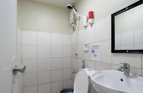 Sampaloc Hotel | Jardin Oriental Suites Ubelt Manila