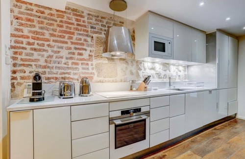 Quartier Sainte-Avoye Apartamento | Jardin Prive - Gorgeous 3 Bed House in Le Marais